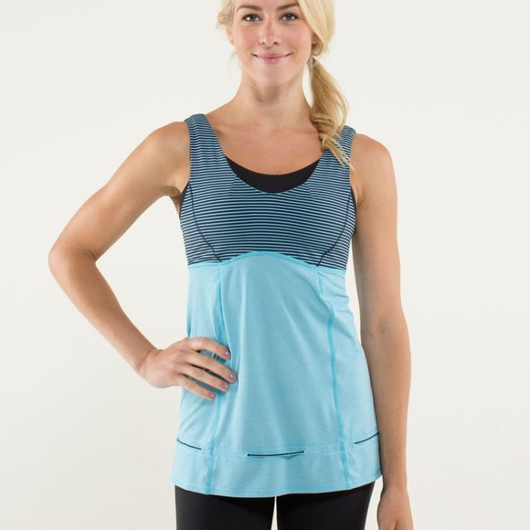 lululemon athletica Tops - 💥 3/$15 lululemon Hustle + Bustle tank Size 4, blue + black stripe